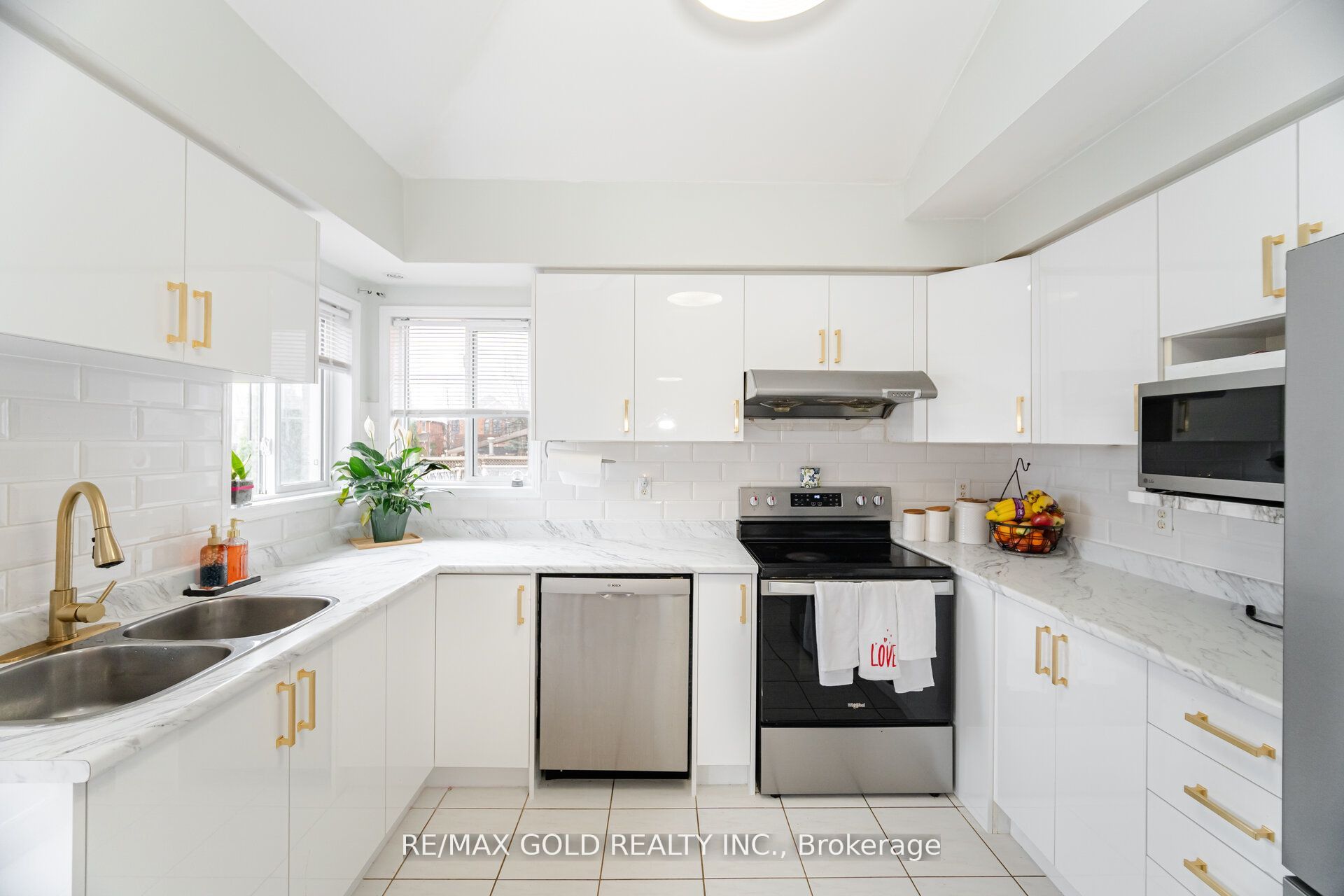 7 Creekwood Drive, Brampton, ON L7A 1G6