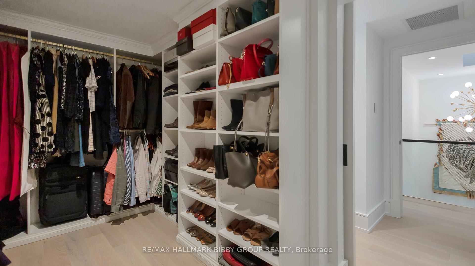 3 Bedrooms Condo at 99 Harbour, Toronto For sale
