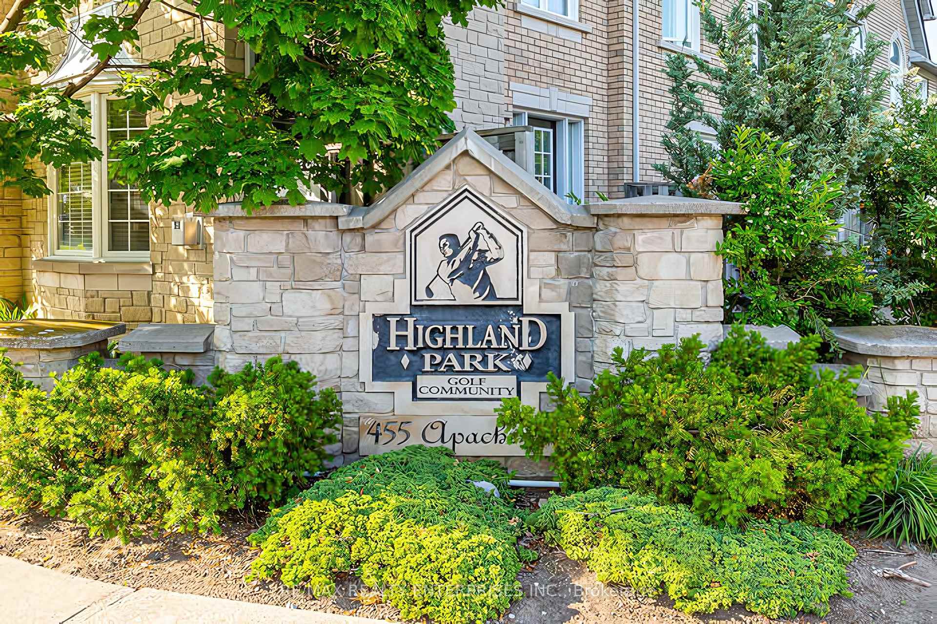 3 Bedrooms Condo at 455 Apache, Mississauga For sale