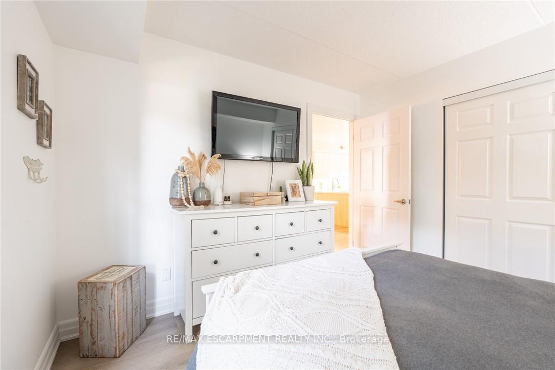 1 Bedroom Condo at 2010 Cleaver,  Burlington For sale