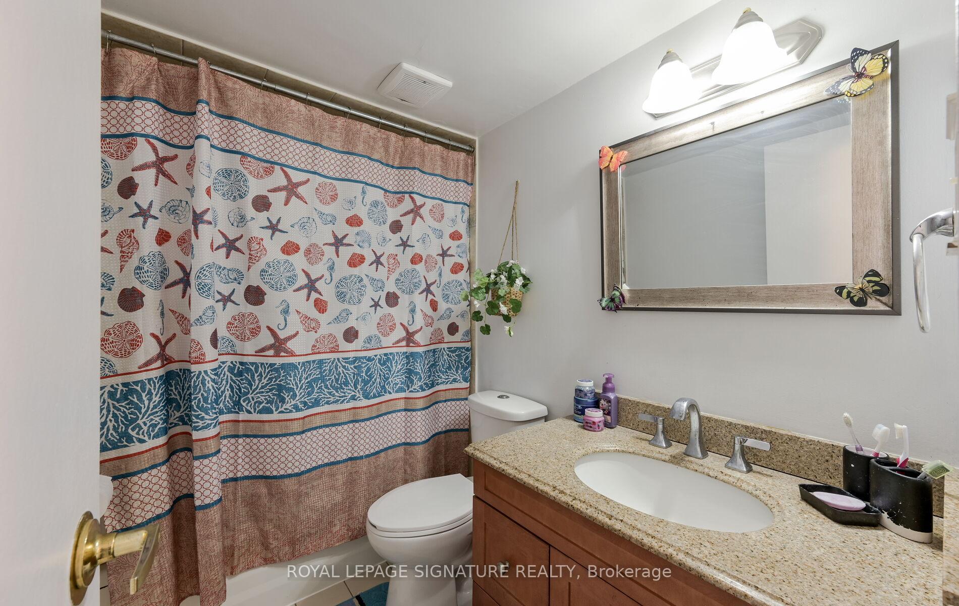 4 Bedrooms Condo at 2323 Confederation, Mississauga For sale
