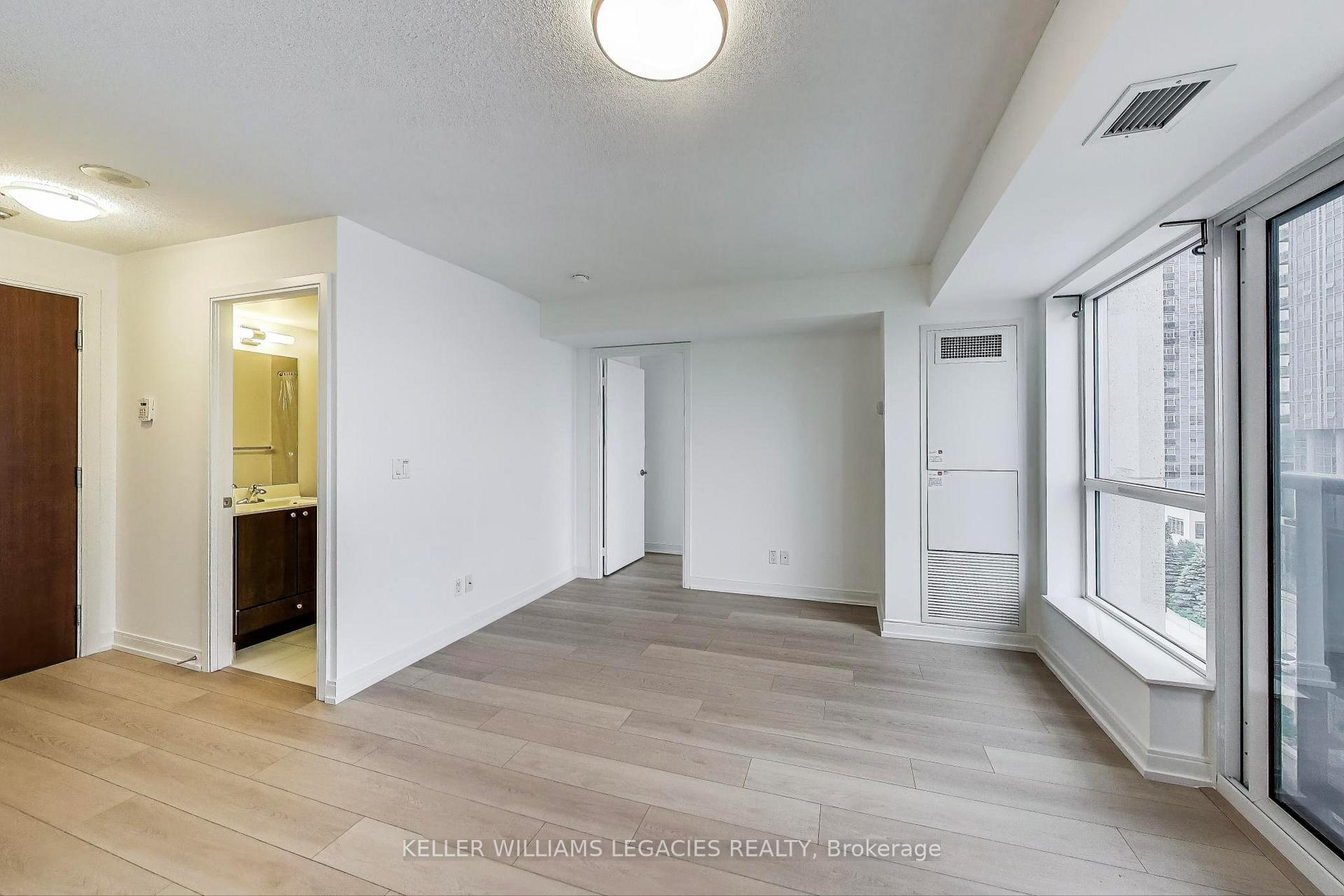 1 Bedroom Condo at 181 Village Green, Toronto For sale