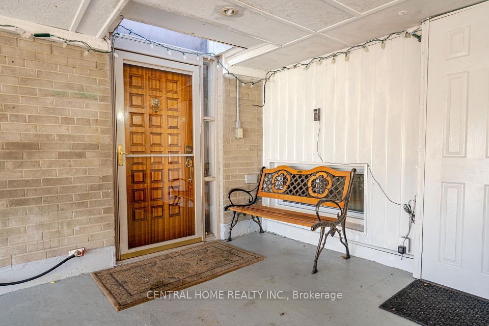 20 Bridgenorth Crescent, Toronto, ON M9V 2M3