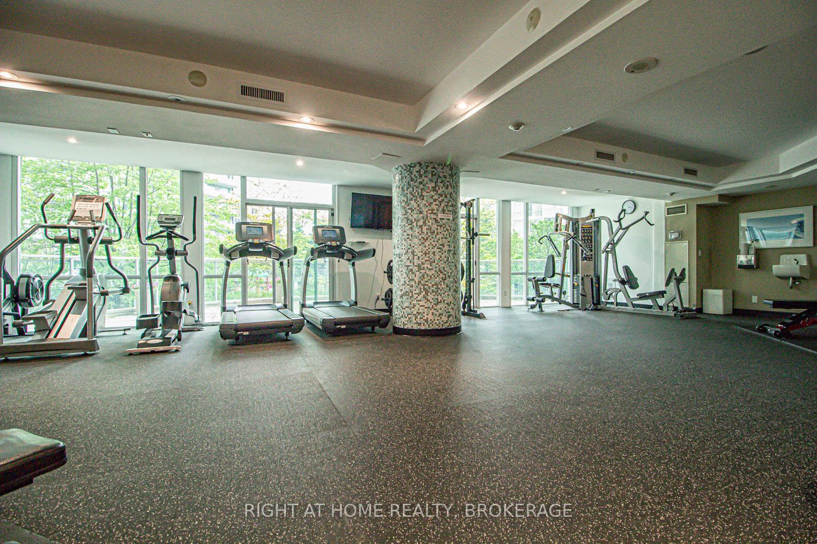 2 Bedrooms Condo at 3939 Duke Of York, Mississauga For sale