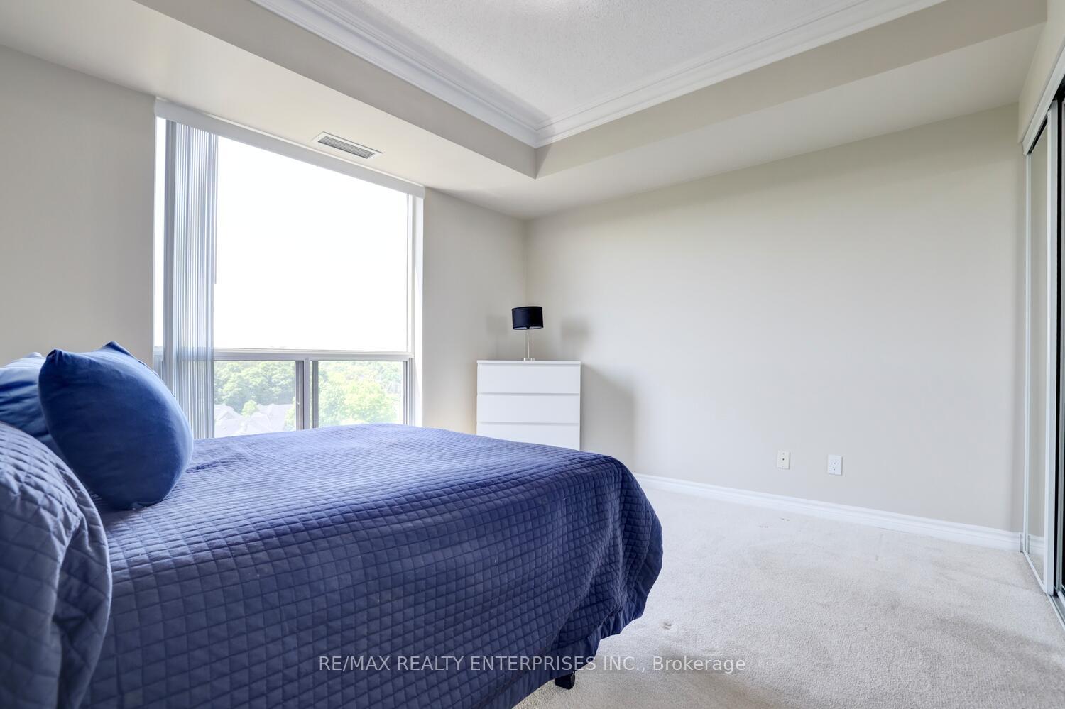 3 Bedrooms Condo at 1900 The Collegeway, Mississauga For sale