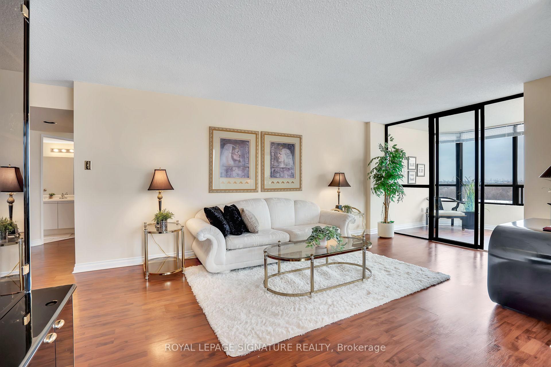 3 Bedrooms Condo at 7440 Bathurst, Vaughan For sale