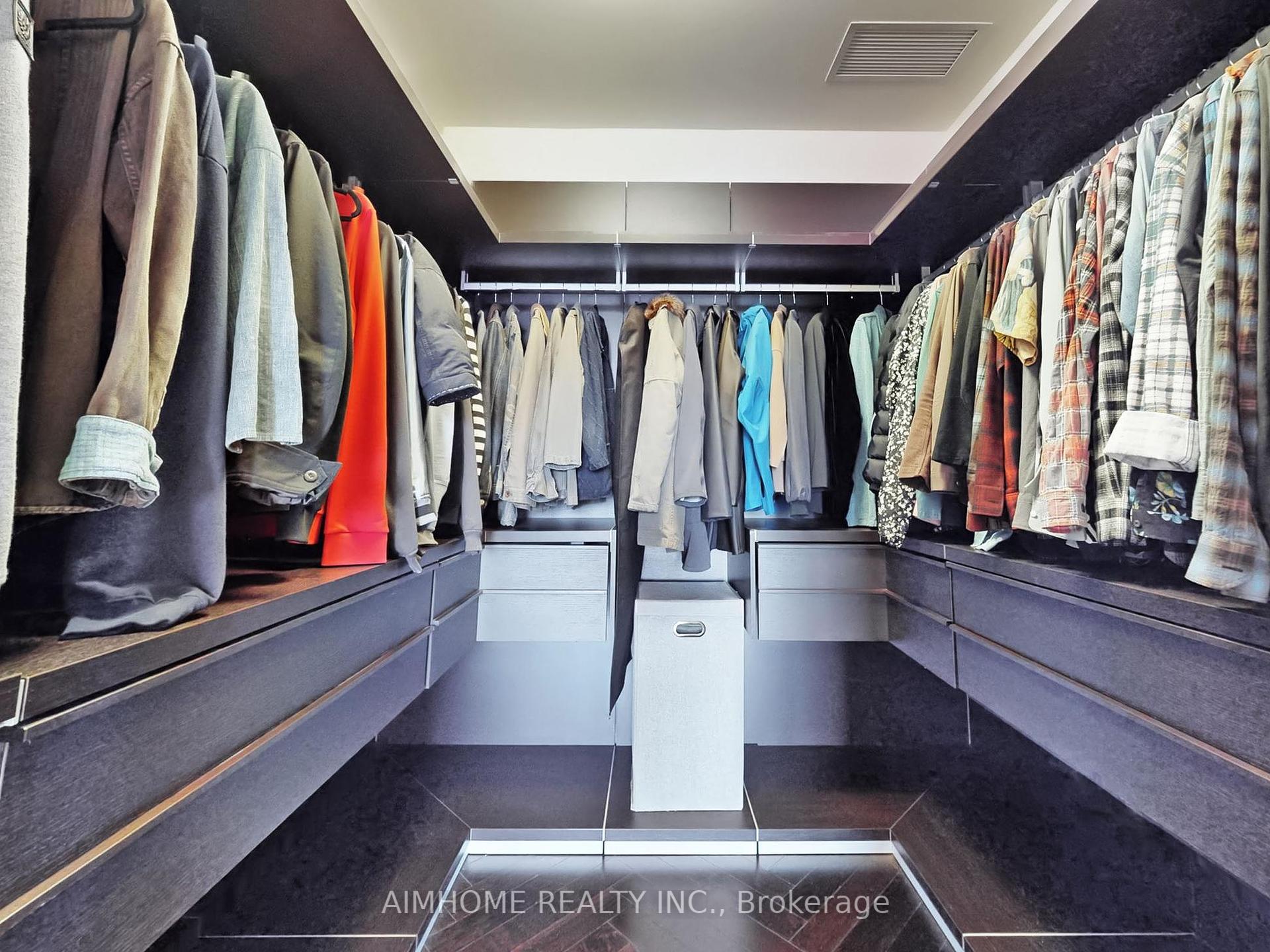 3 Bedrooms Condo at 180 University, Toronto For sale