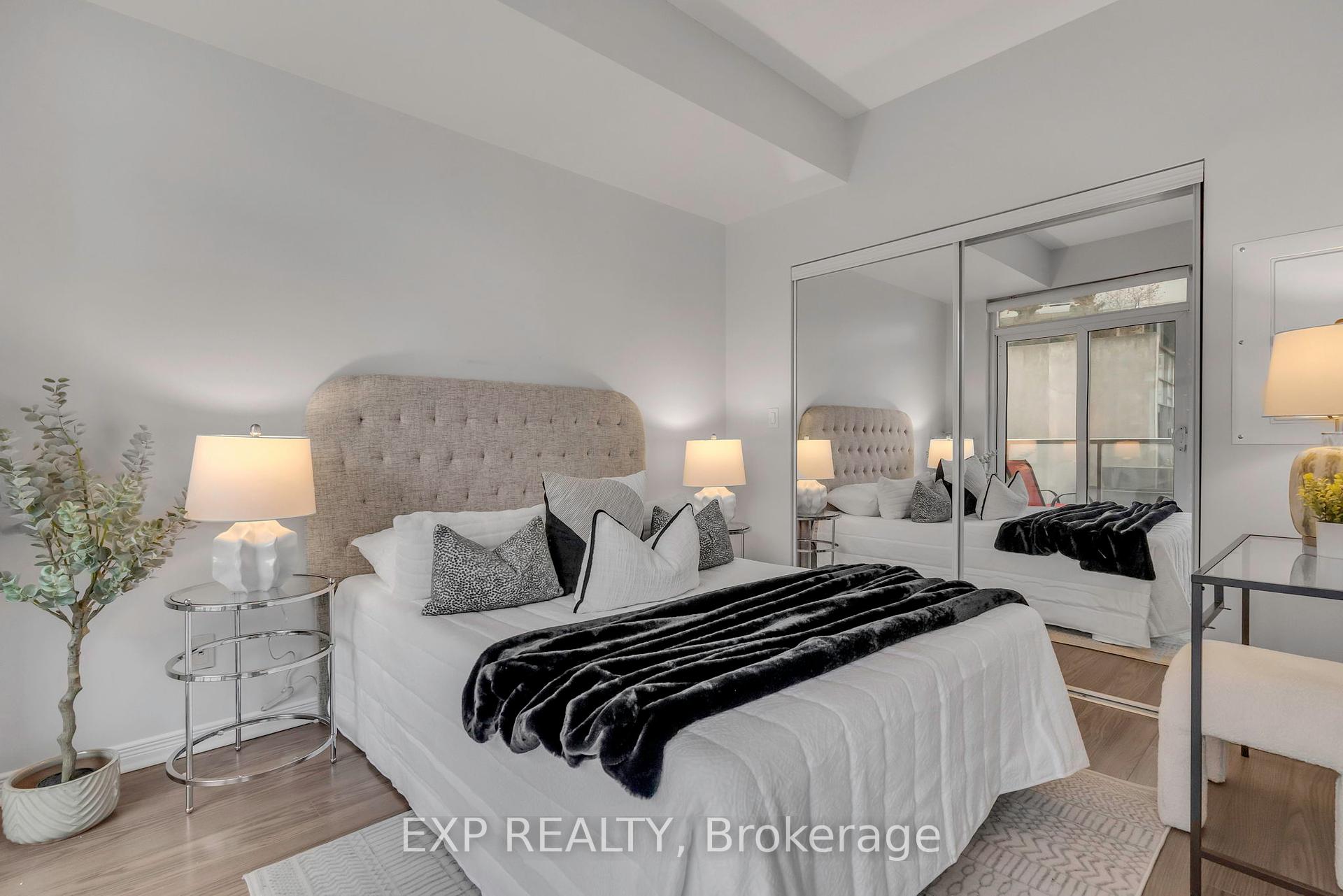 1 Bedroom Condo at 352 Front, Toronto For sale