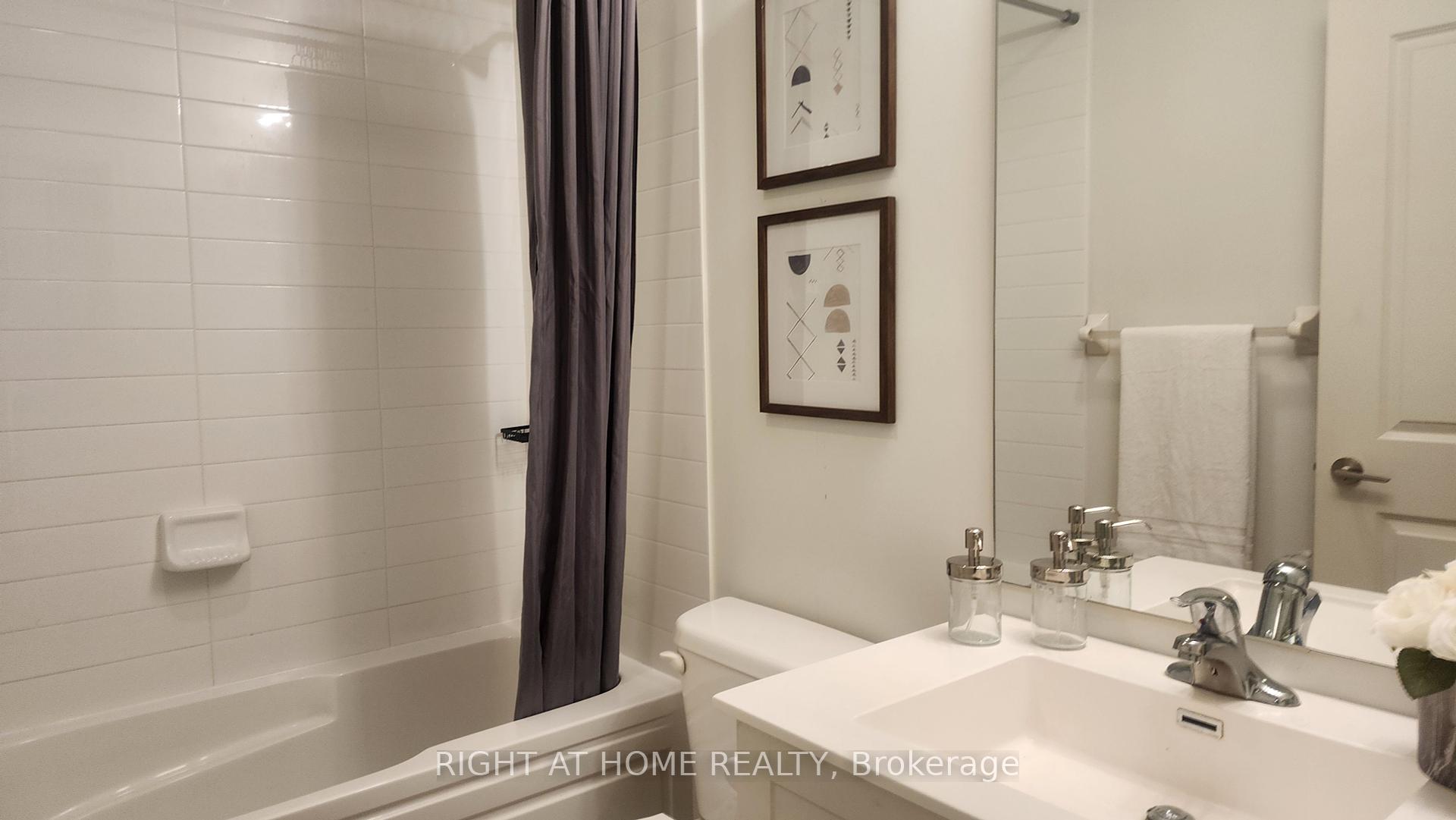 2 Bedrooms Condo at 39 Annie Craig, Toronto For sale