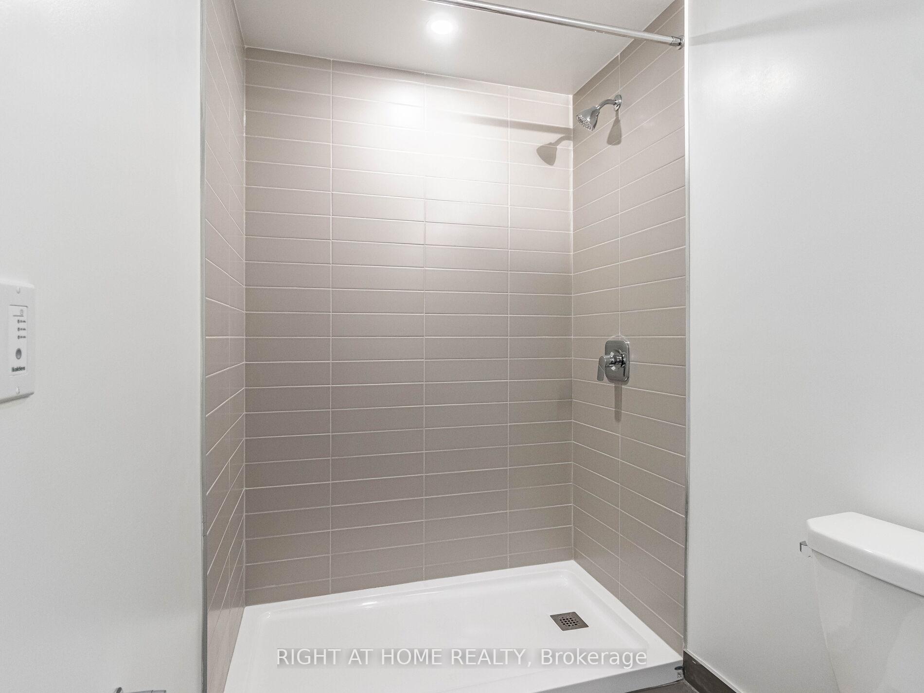 2 Bedrooms Condo at 5 maryport, Toronto For sale