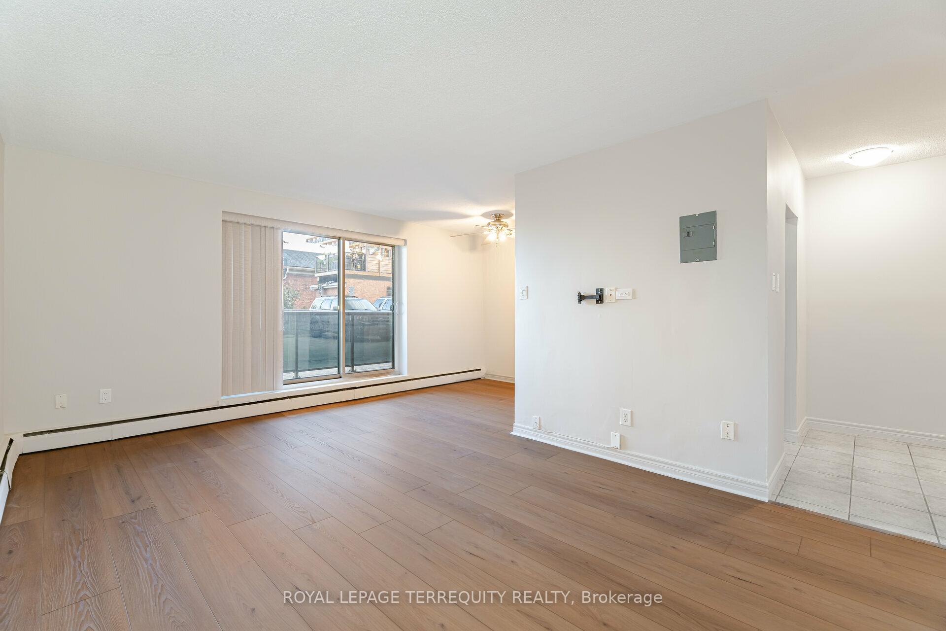 2 Bedrooms Condo at 81 Charlton, Hamilton For sale