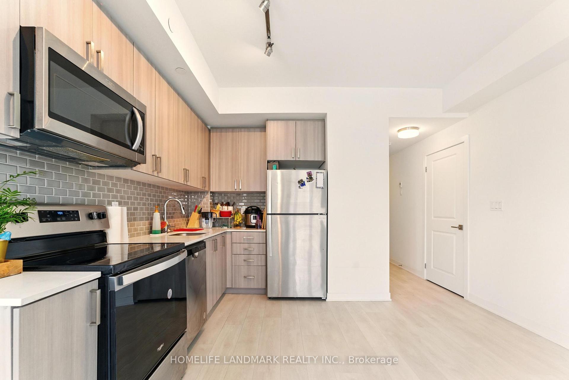 2 Bedrooms Condo at 4015 Hickory,  Mississauga For sale