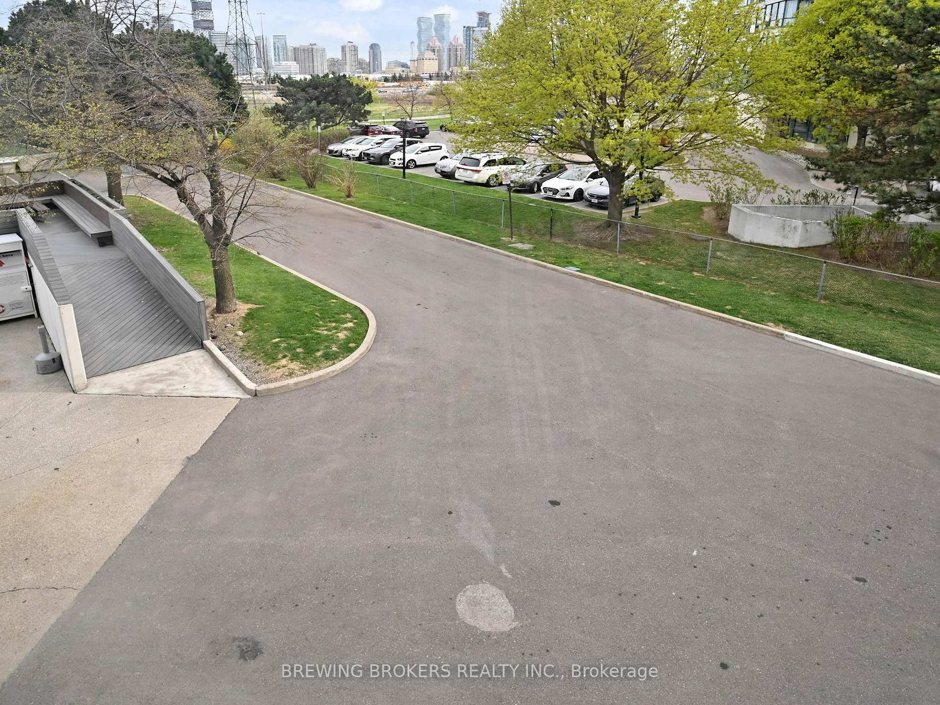 3 Bedrooms Condo at 4450 Tucana, Mississauga For sale