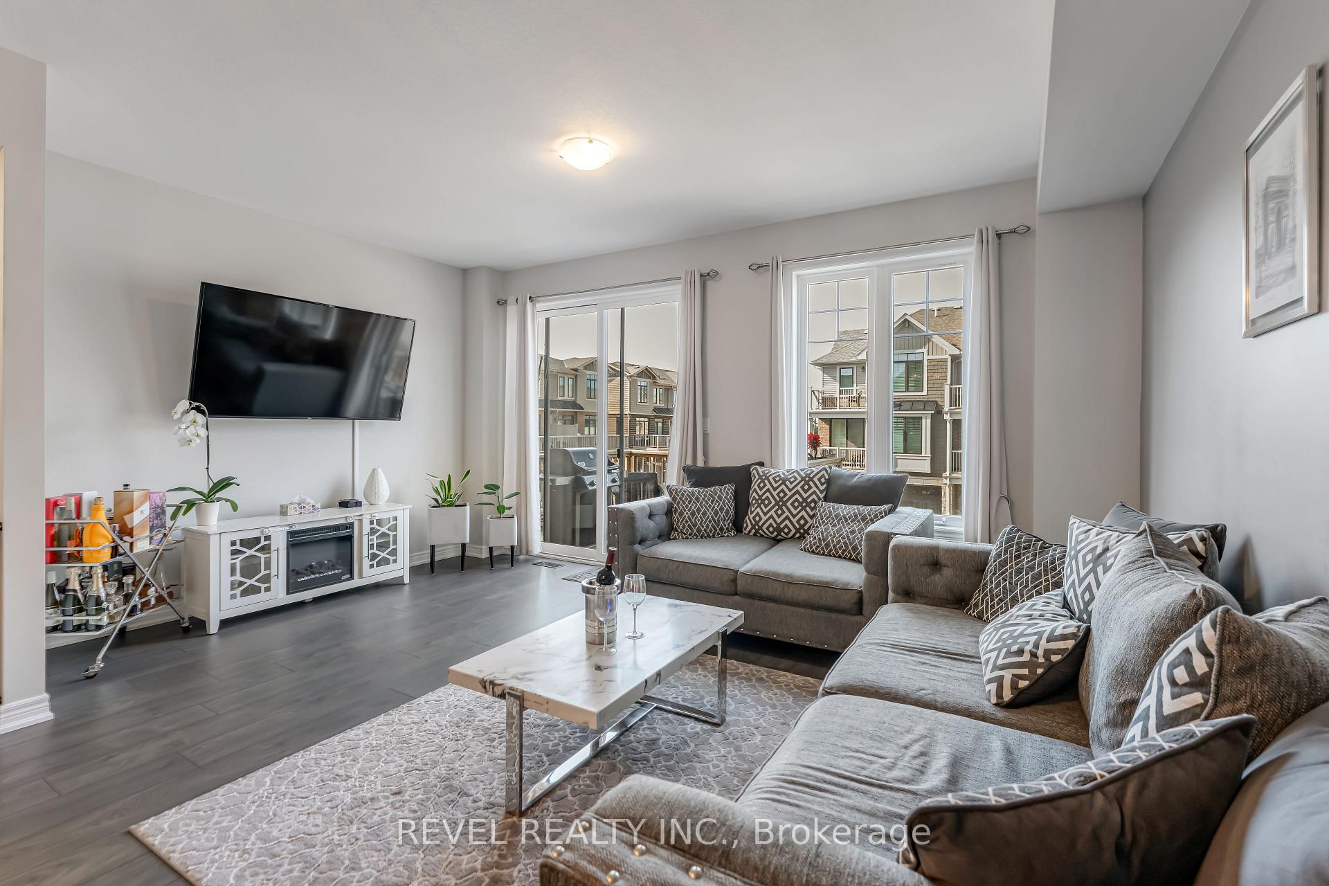 3 Bedrooms Condo at 288 Glover, Hamilton For sale