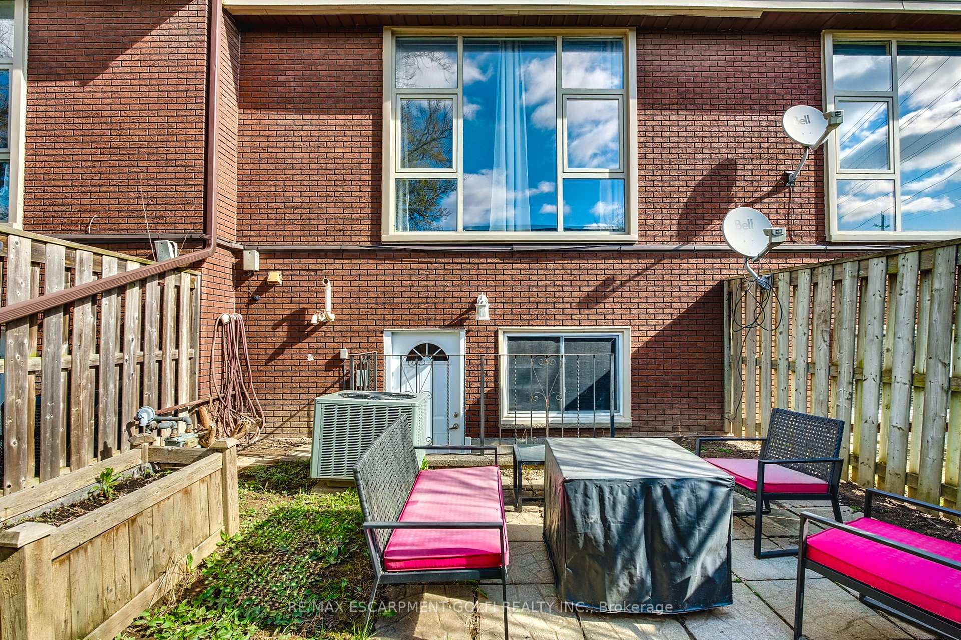 4 Bedrooms Condo at 23 WATSONS, Hamilton For sale