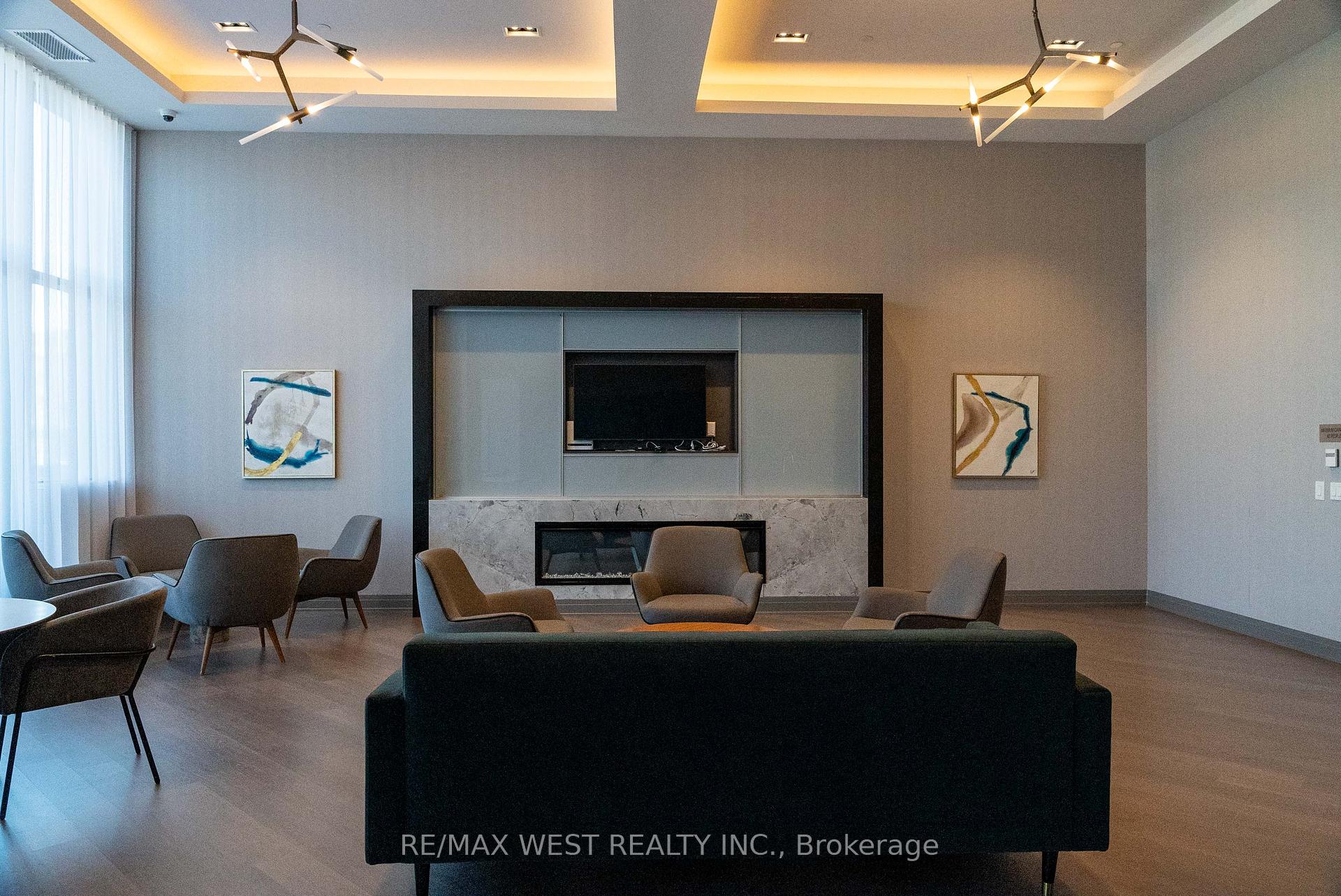 1 Bedroom Condo at 100 Eagle Rock, Vaughan For sale