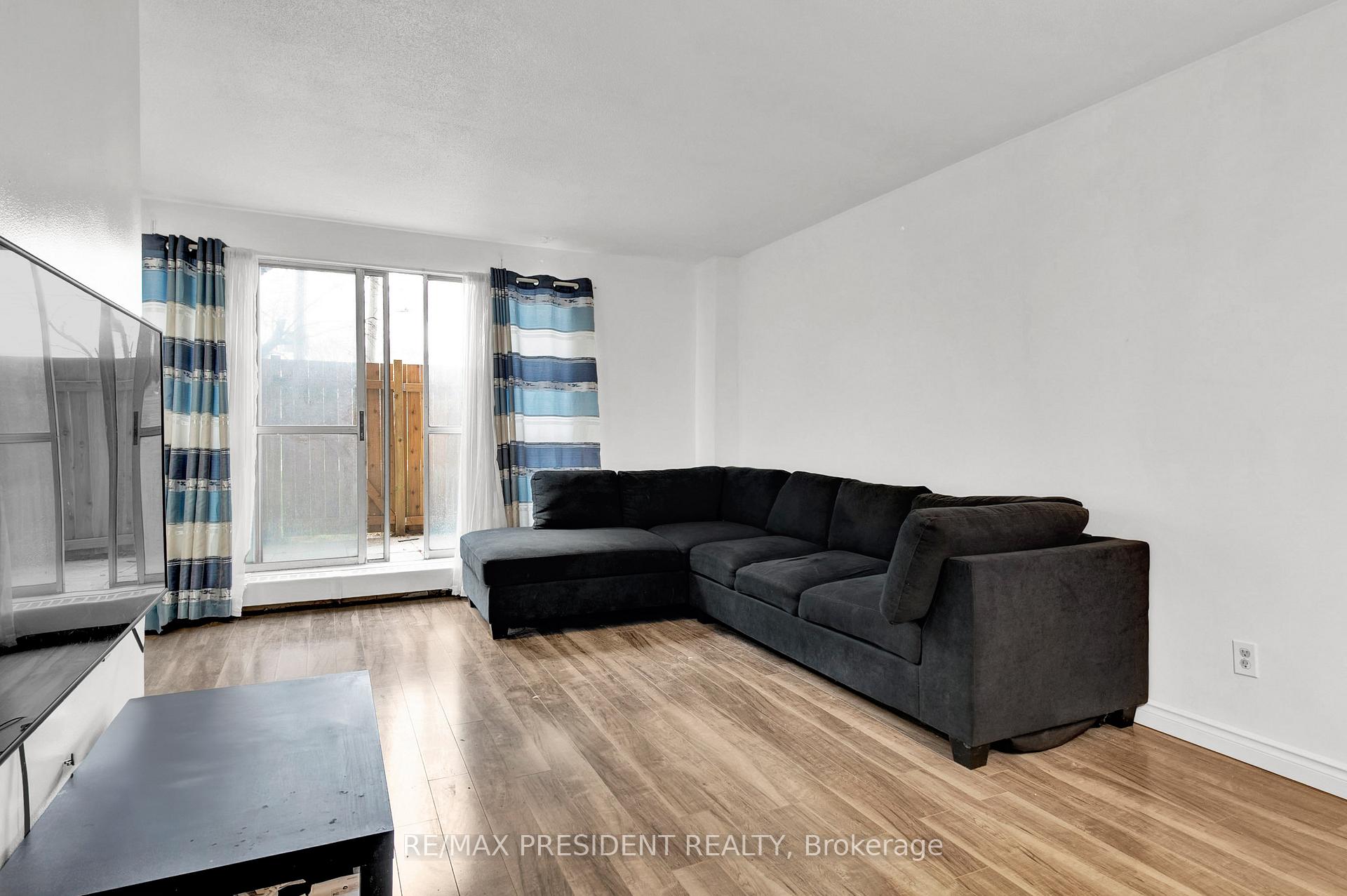 4 Bedrooms Condo at 10 Eddystone,  Toronto For sale