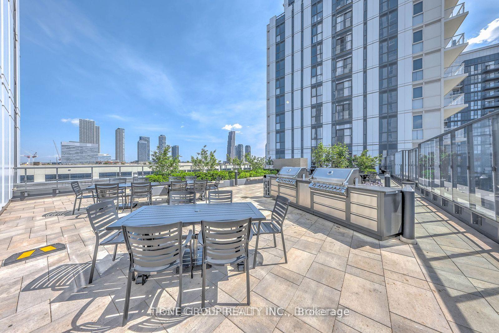 2 Bedrooms Condo at 10 Honeycrisp, Vaughan For sale