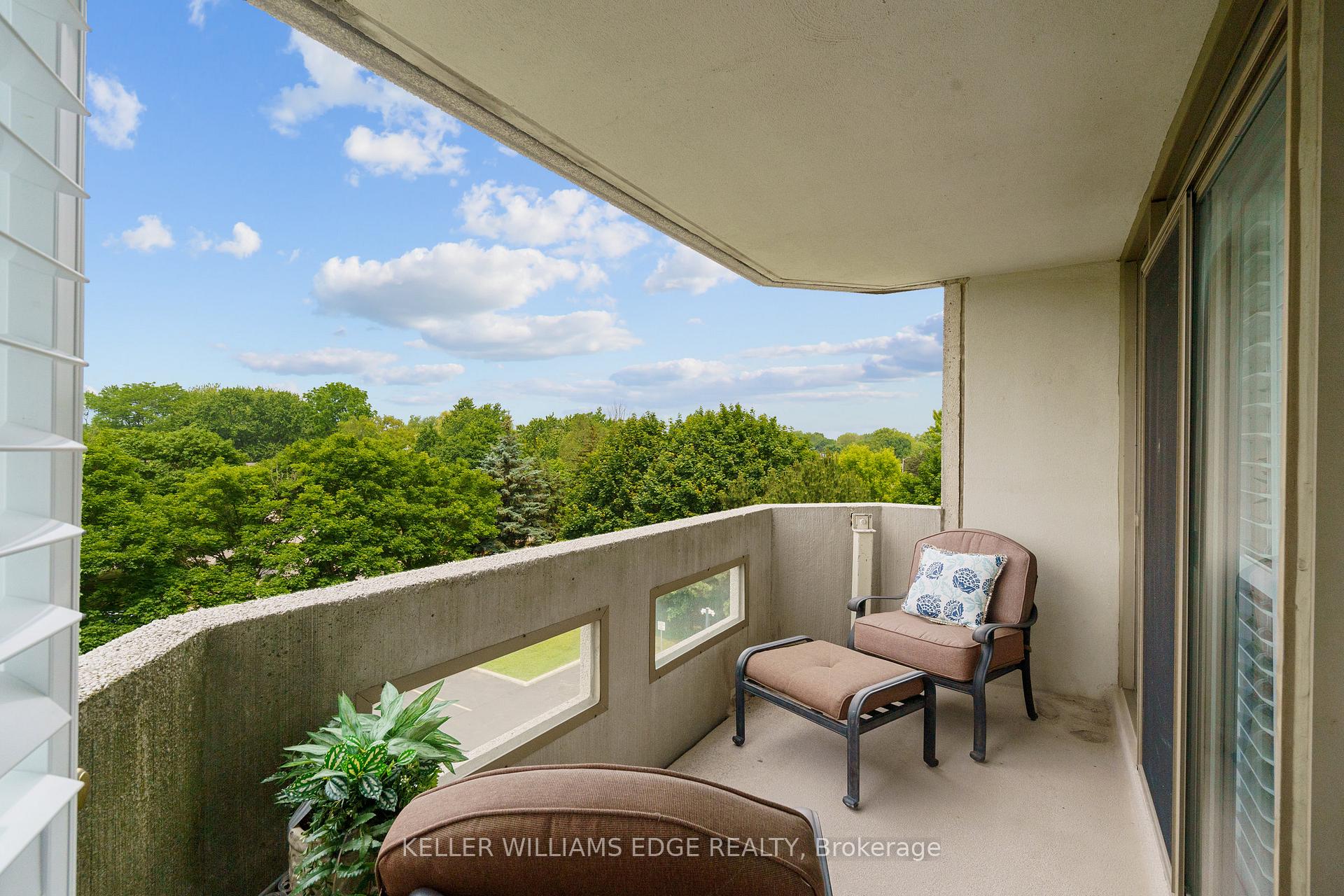 2 Bedrooms Condo at 5090 Pinedale, Burlington For sale