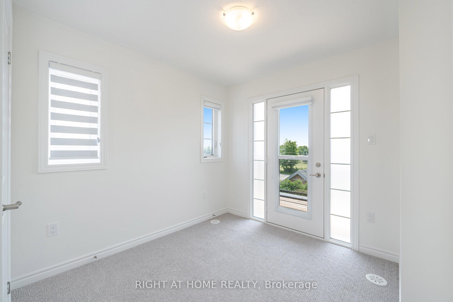 2 Bedrooms Condo at 305 Garner, Hamilton For sale
