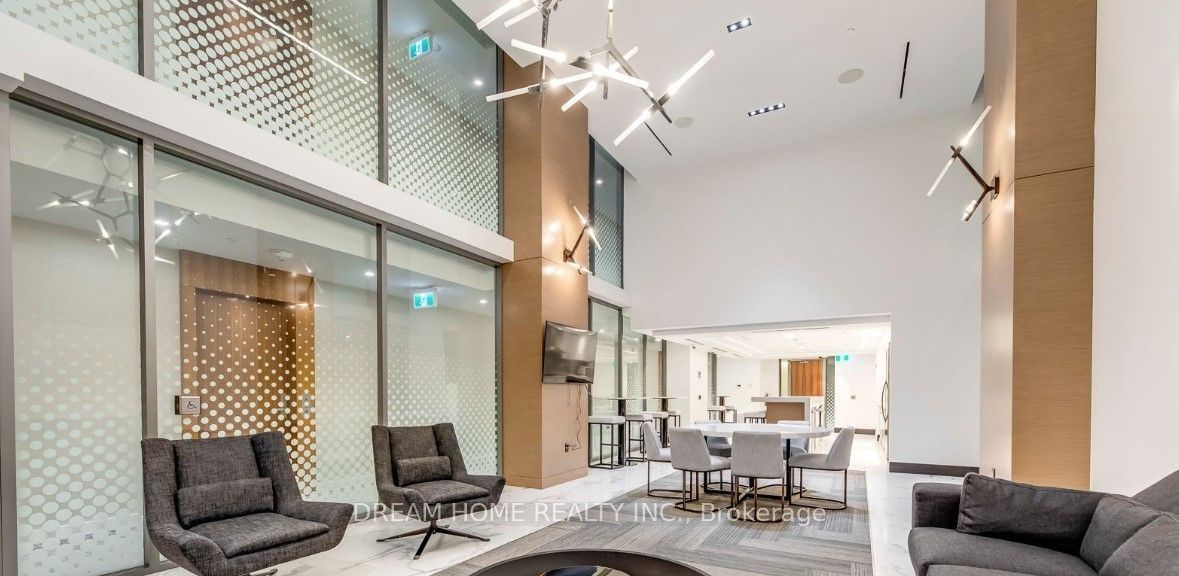 15 Queens Quay E, #515