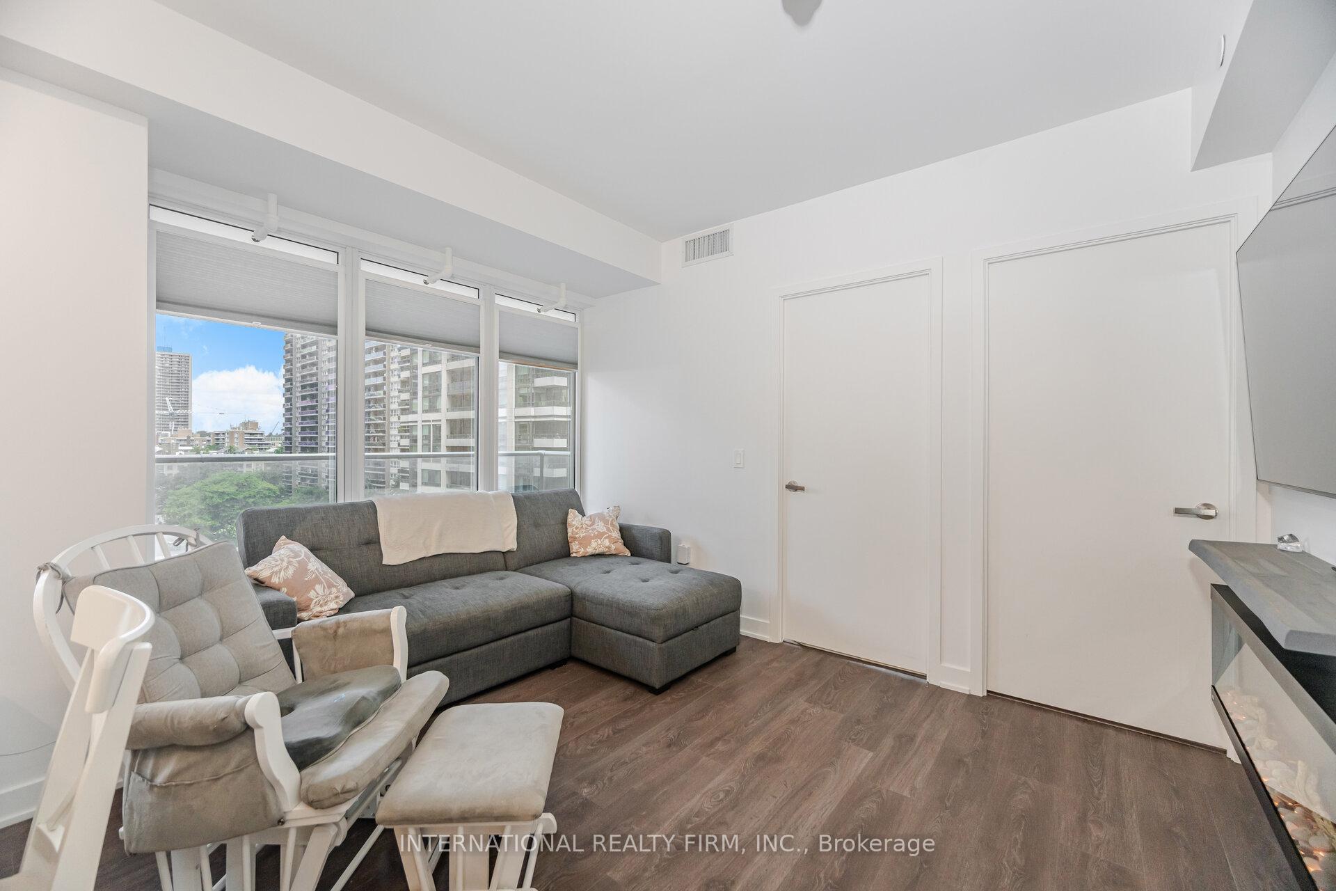 2 Bedrooms Condo at 99 Broadway, Toronto For sale