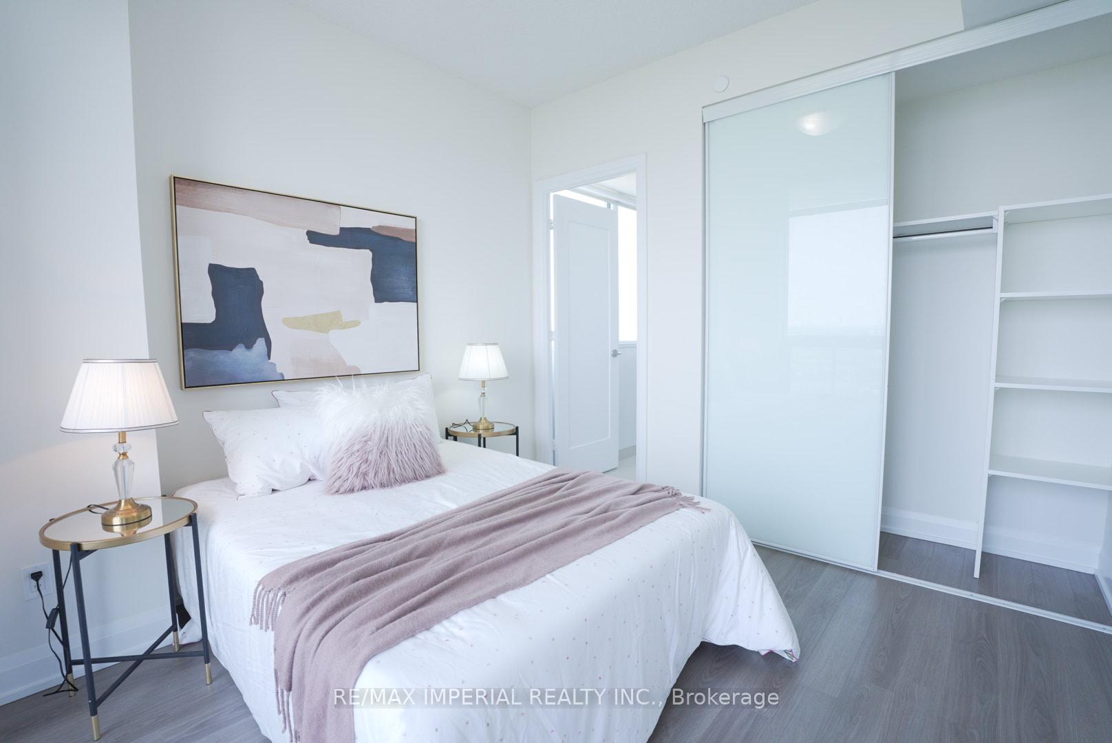 2 Bedrooms Condo at 18 Graydon Hall, Toronto For sale
