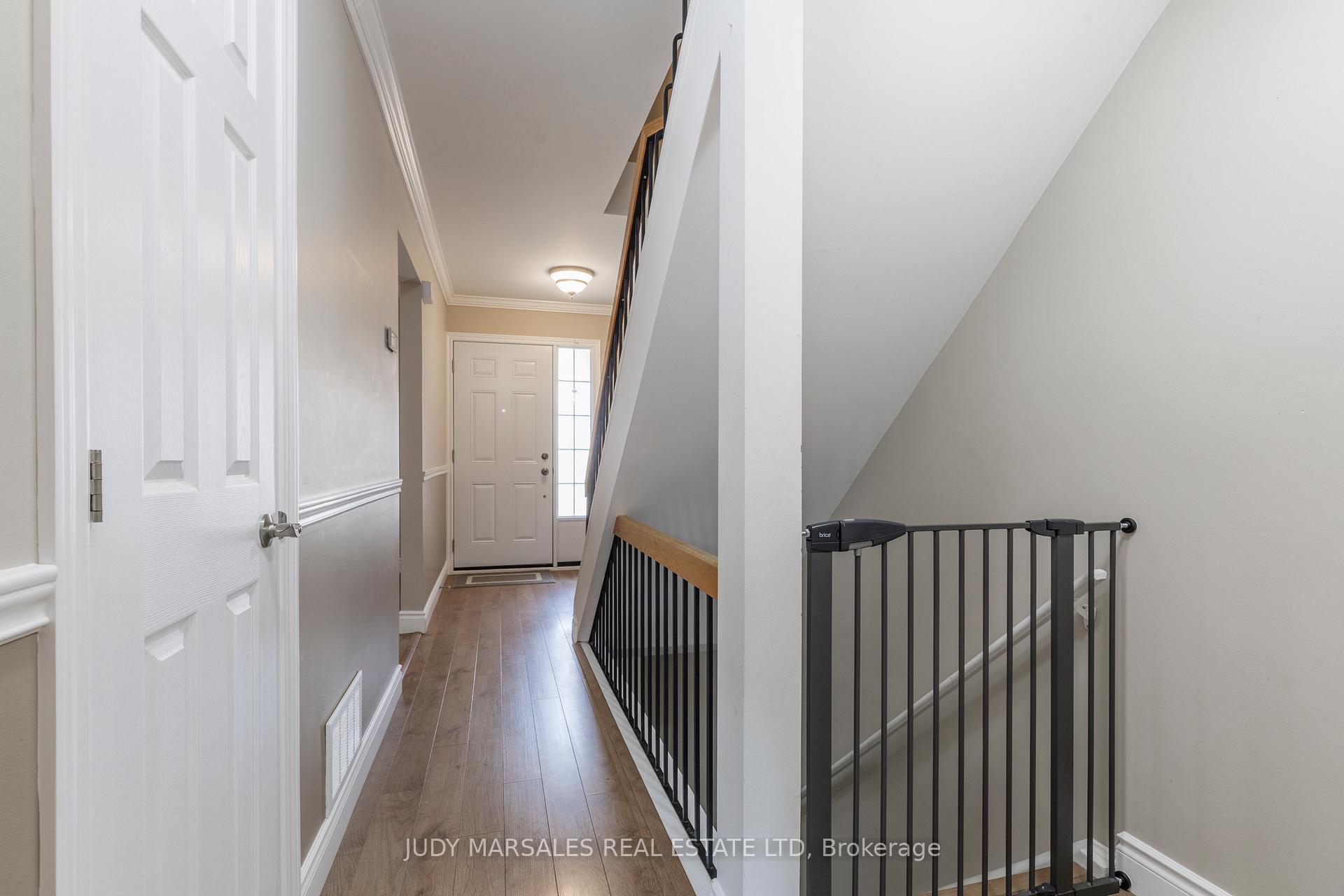 3 Bedrooms Condo at 3035 Glencrest, Burlington For sale