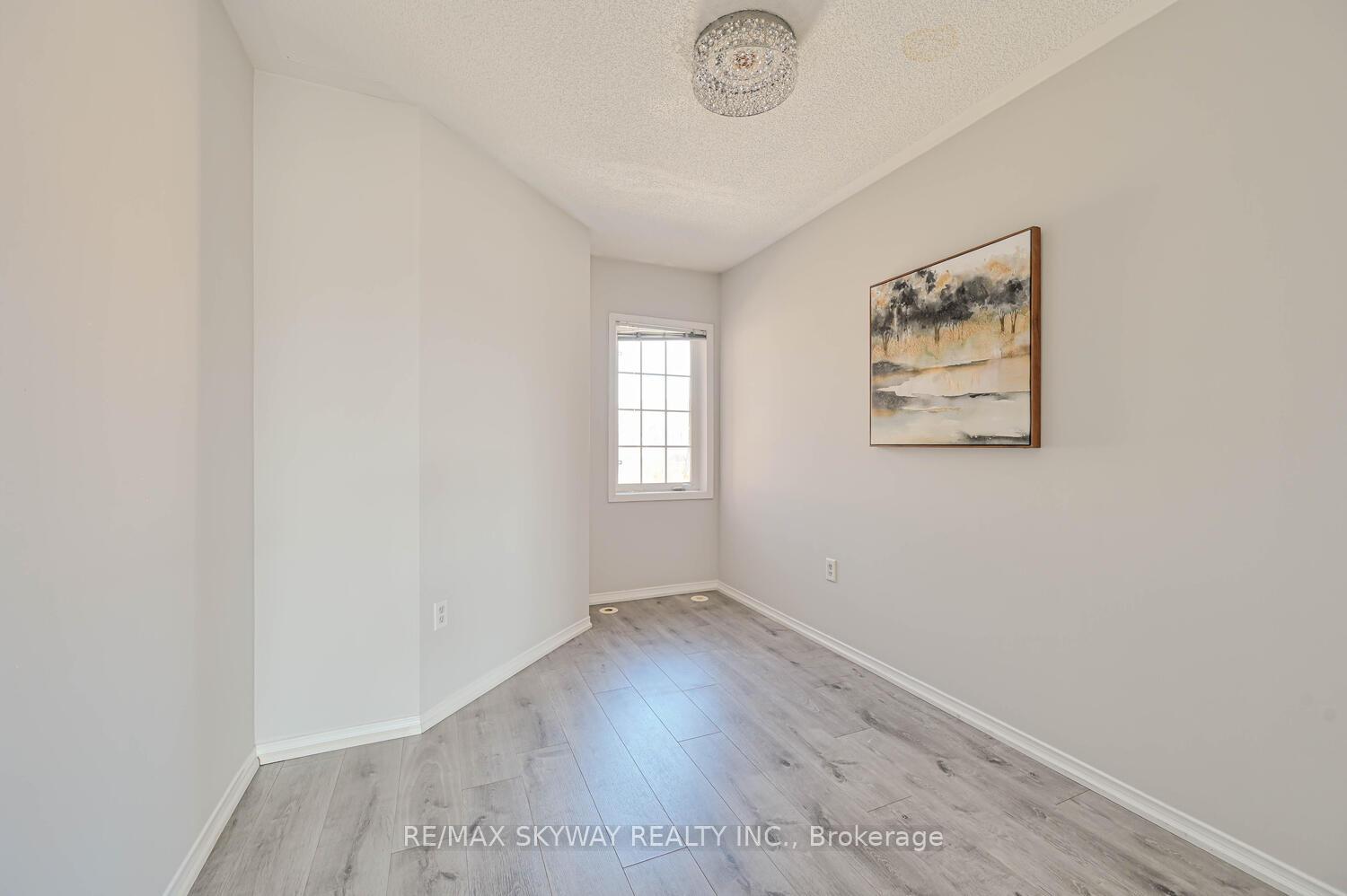 3 Bedrooms Condo at 50 Strathaven,  Mississauga For sale