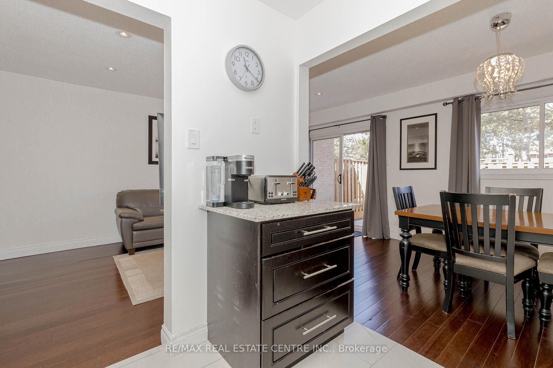 3 Bedrooms Condo at 1526 Lancaster,  Oakville For sale