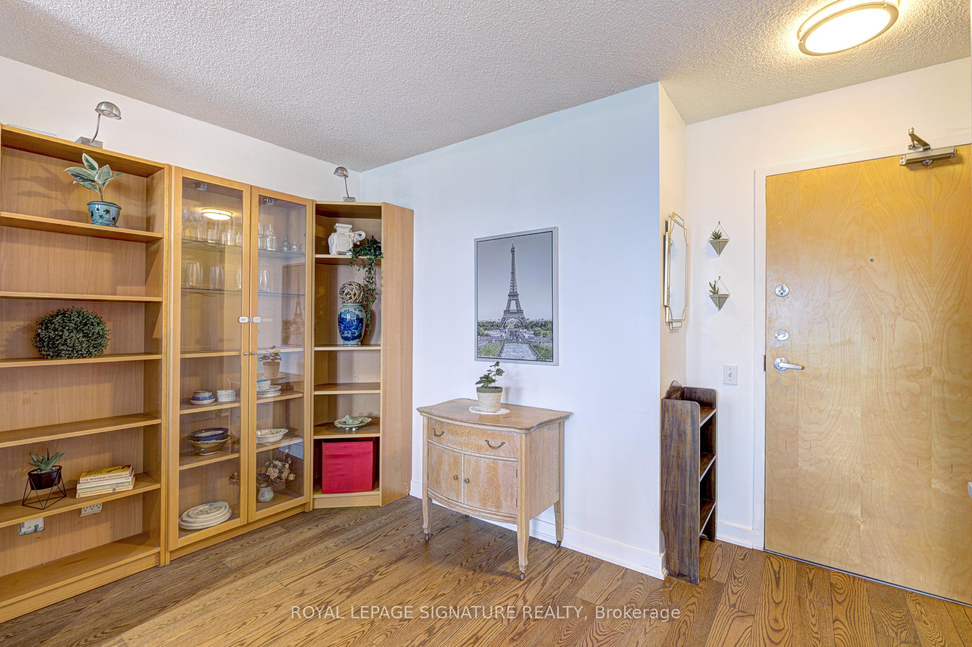 2 Bedrooms Condo at 77 Lombard, Toronto For sale