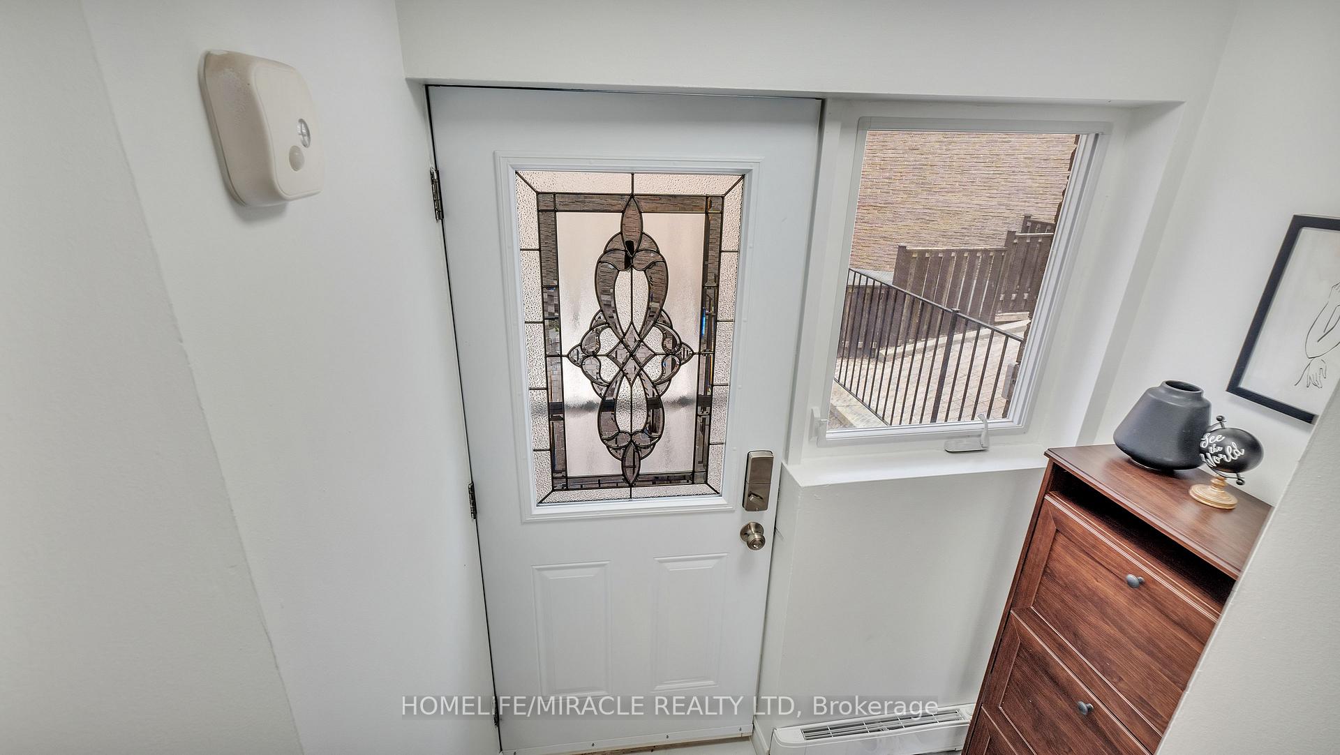 3 Bedrooms Condo at 91 Muir, Toronto For sale