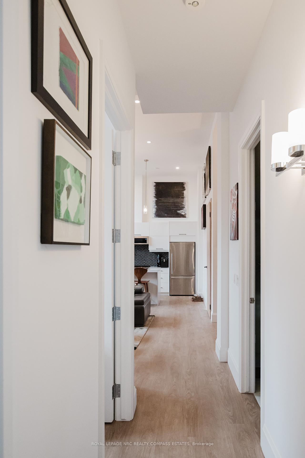 2 Bedrooms Condo at 118 King,  Hamilton For sale