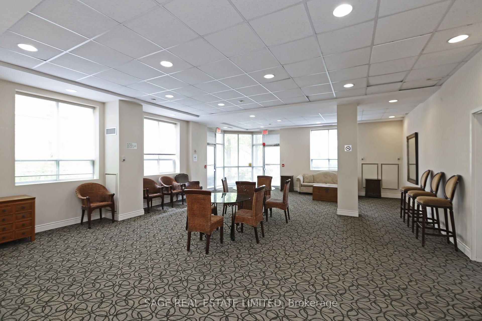 2 Bedrooms Condo at 55 Lorindale, Toronto For sale