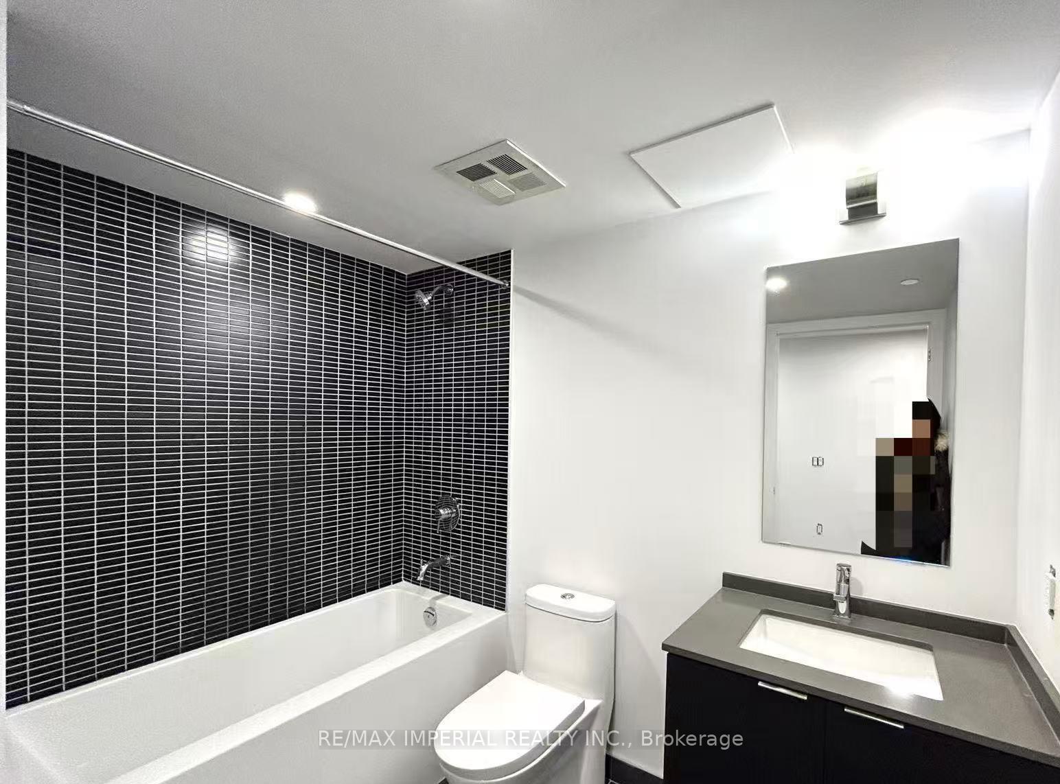 2 Bedrooms Condo at 1 Jarvis, Hamilton For sale