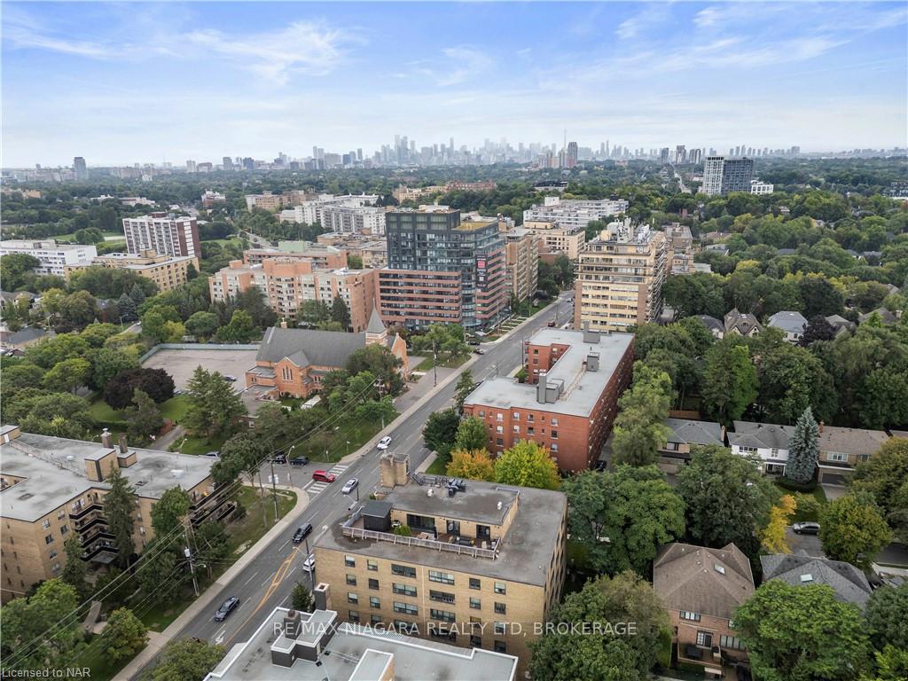 1 Bedroom Condo at 2 RIDELLE, Toronto For sale