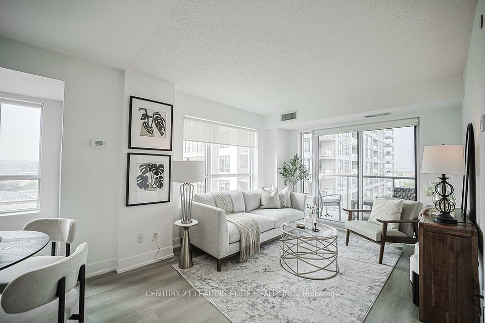 1215 Bayly
