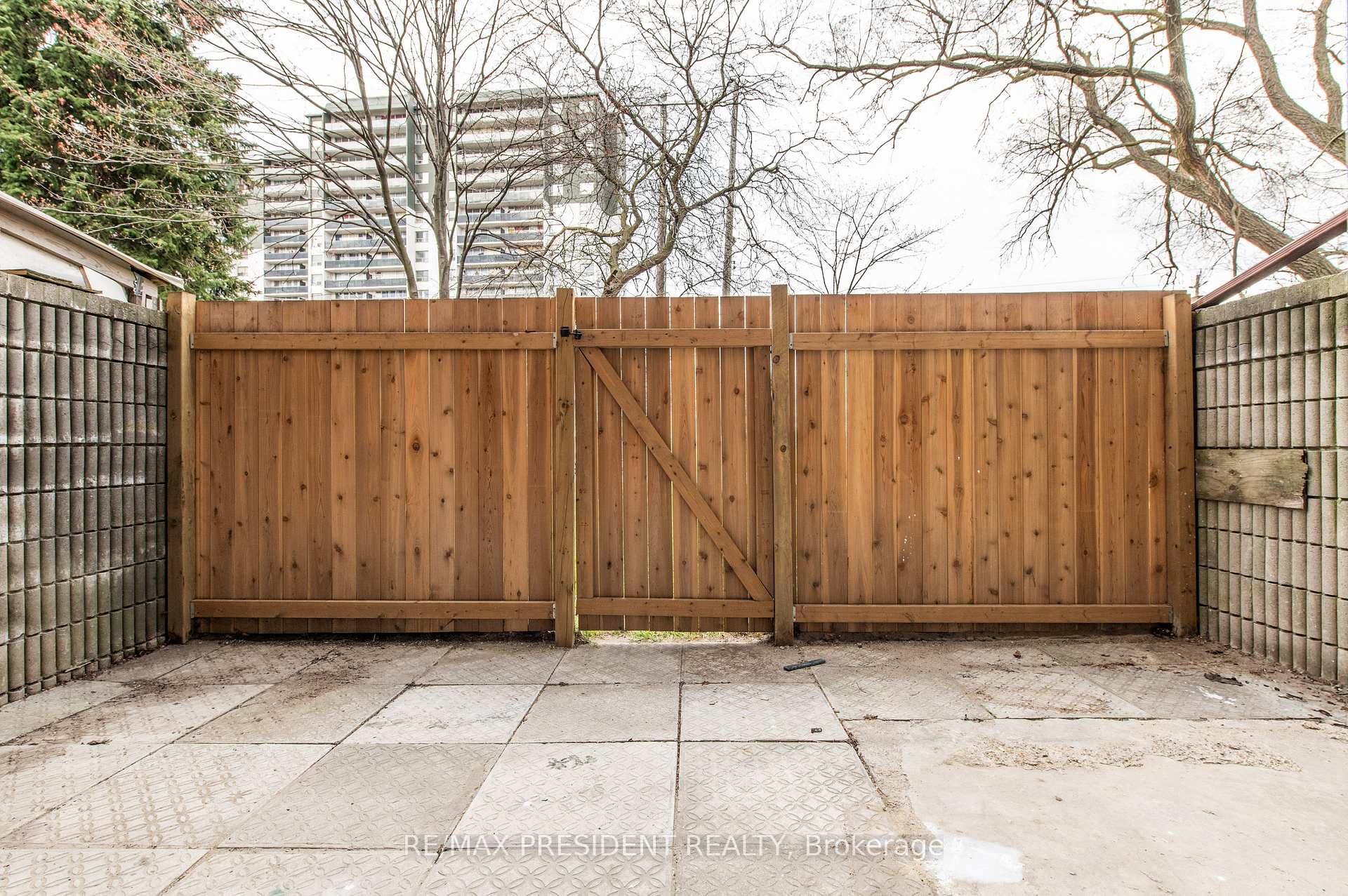 4 Bedrooms Condo at 10 Eddystone,  Toronto For sale