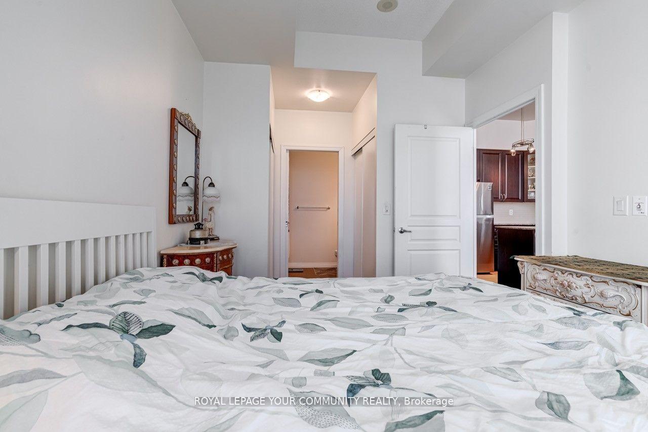 2 Bedrooms Condo at 225 Webb, Mississauga For sale