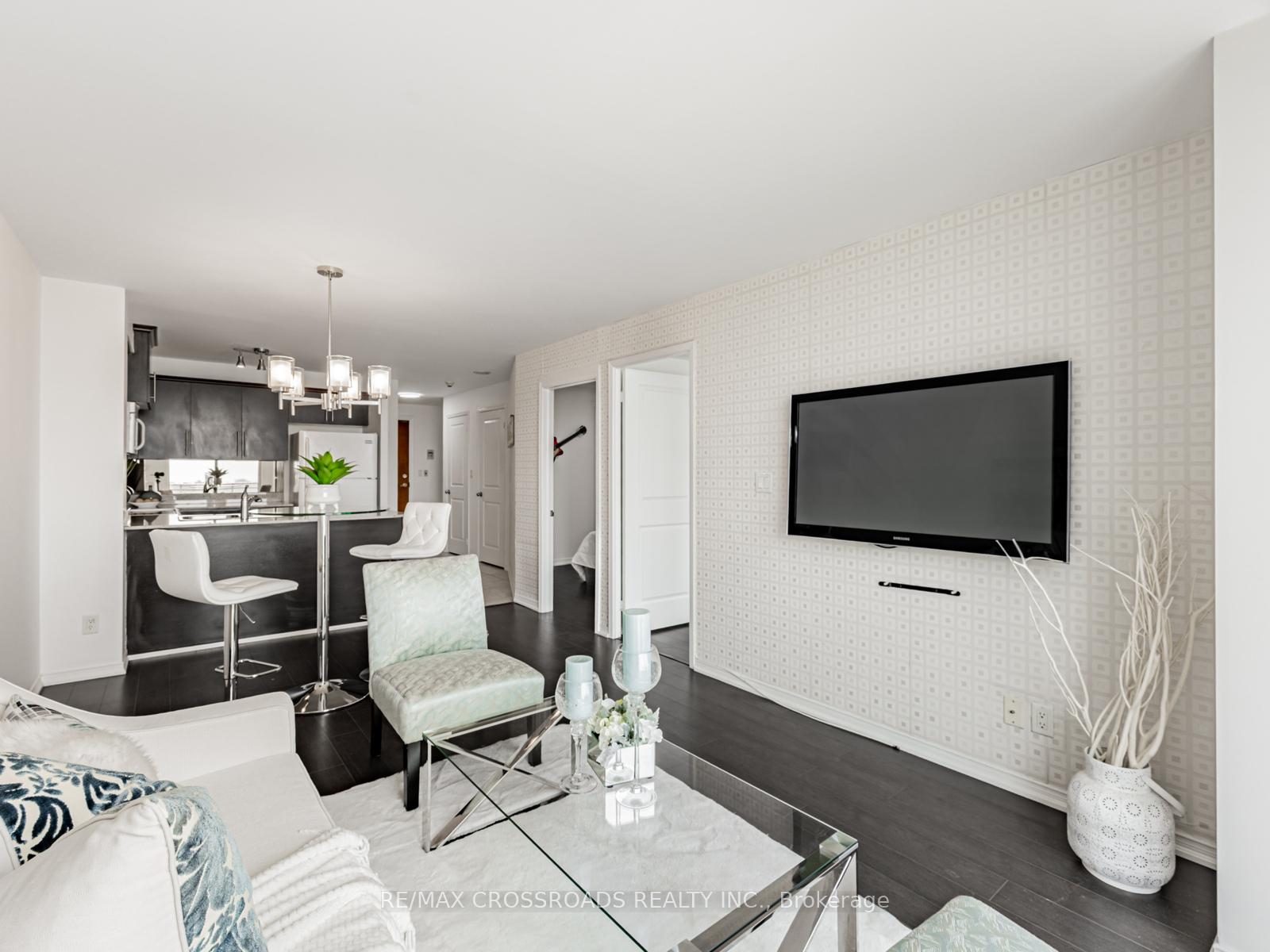 2 Bedrooms Condo at 6 Rosebank, Toronto For sale