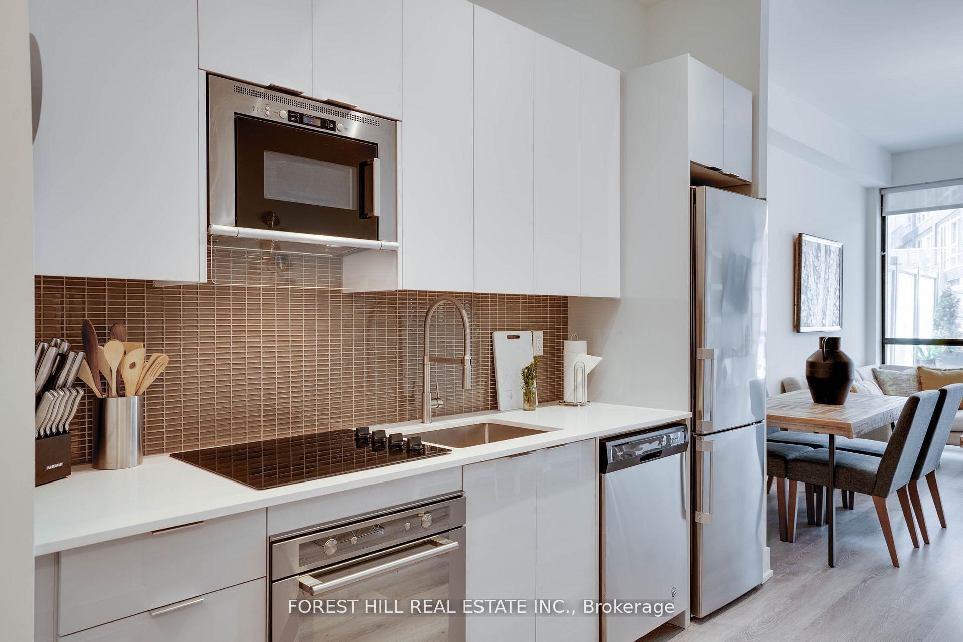 2 Bedrooms Condo at 2908 Highway 7, Vaughan For sale