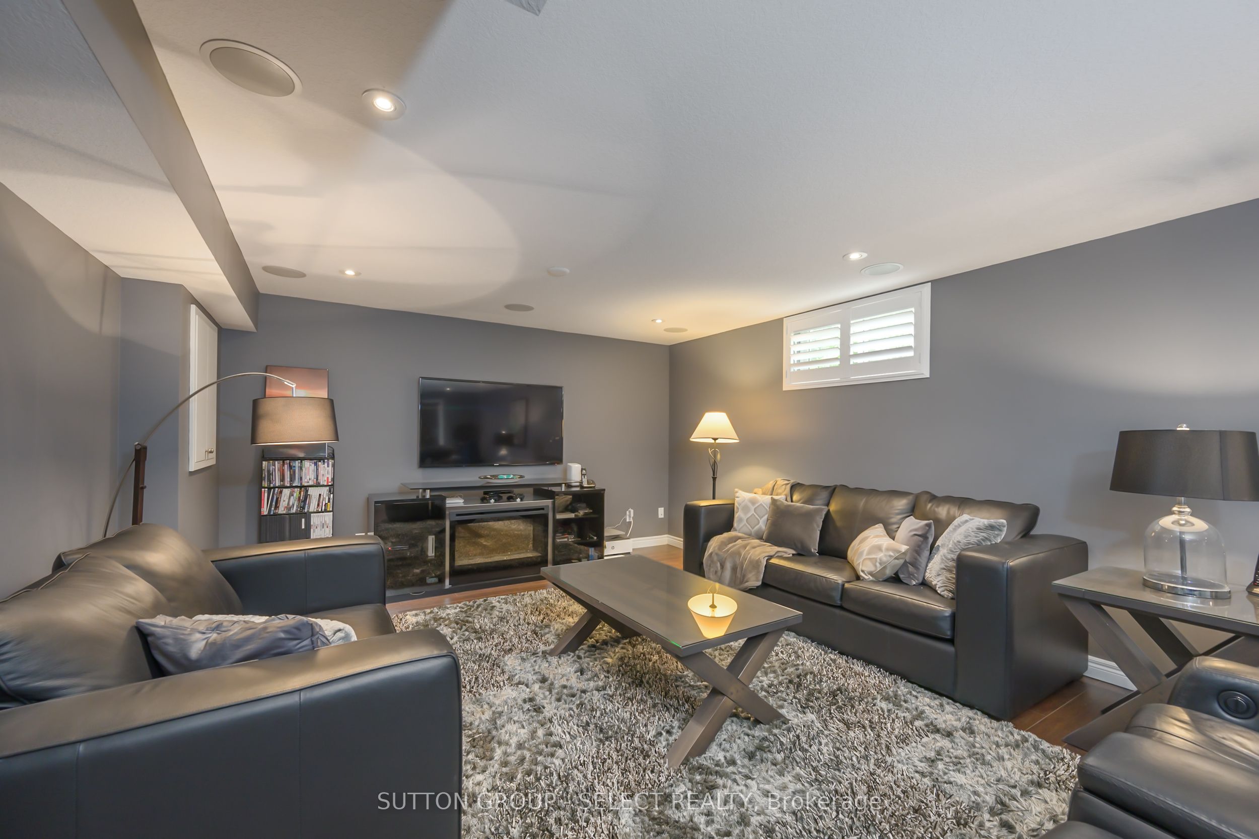 42 Pinebrook Court