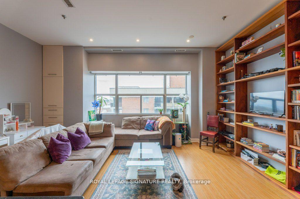 2 Bedrooms Condo at 700 King, Toronto For sale