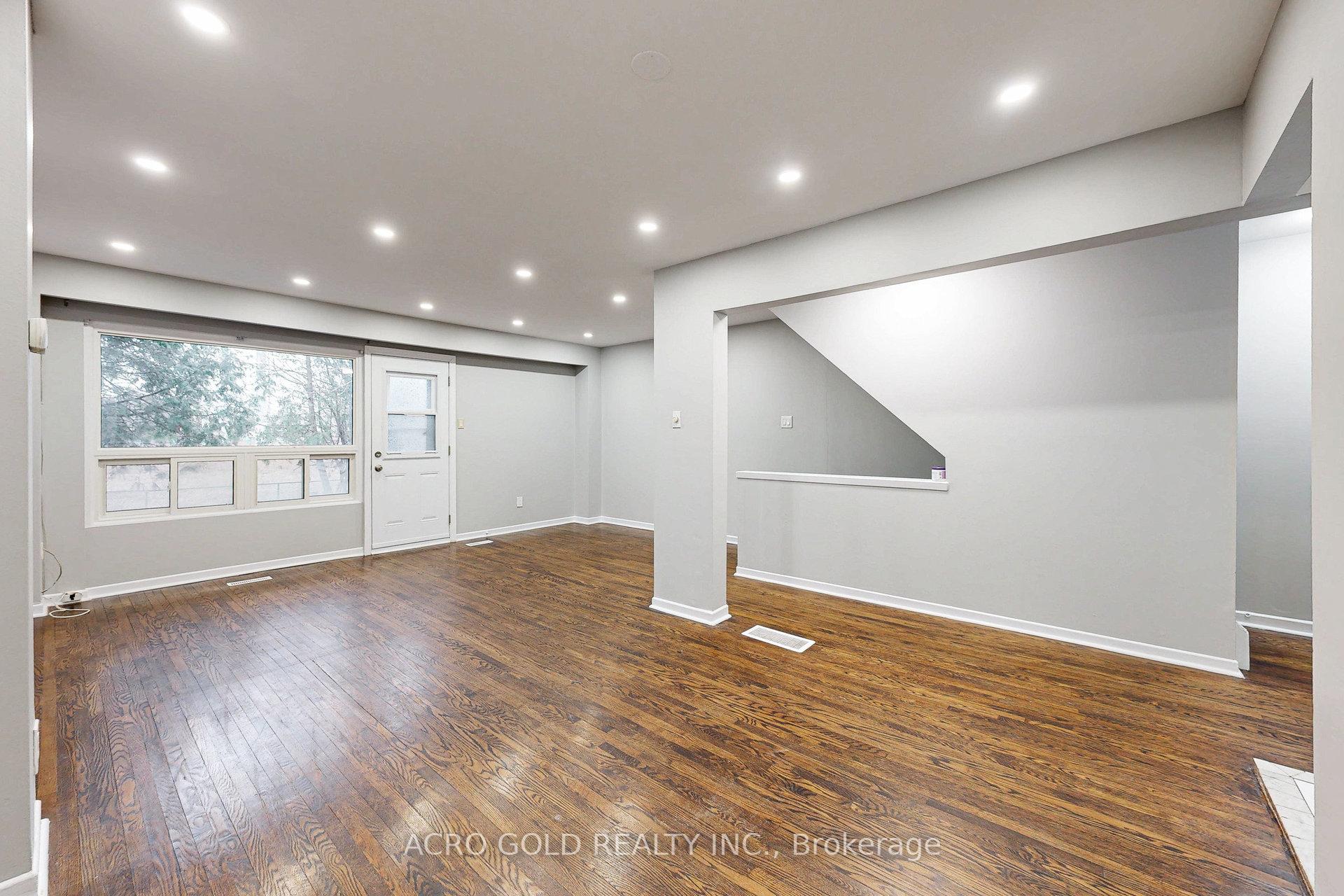 4 Bedrooms Condo at 441 Military,  Toronto For sale