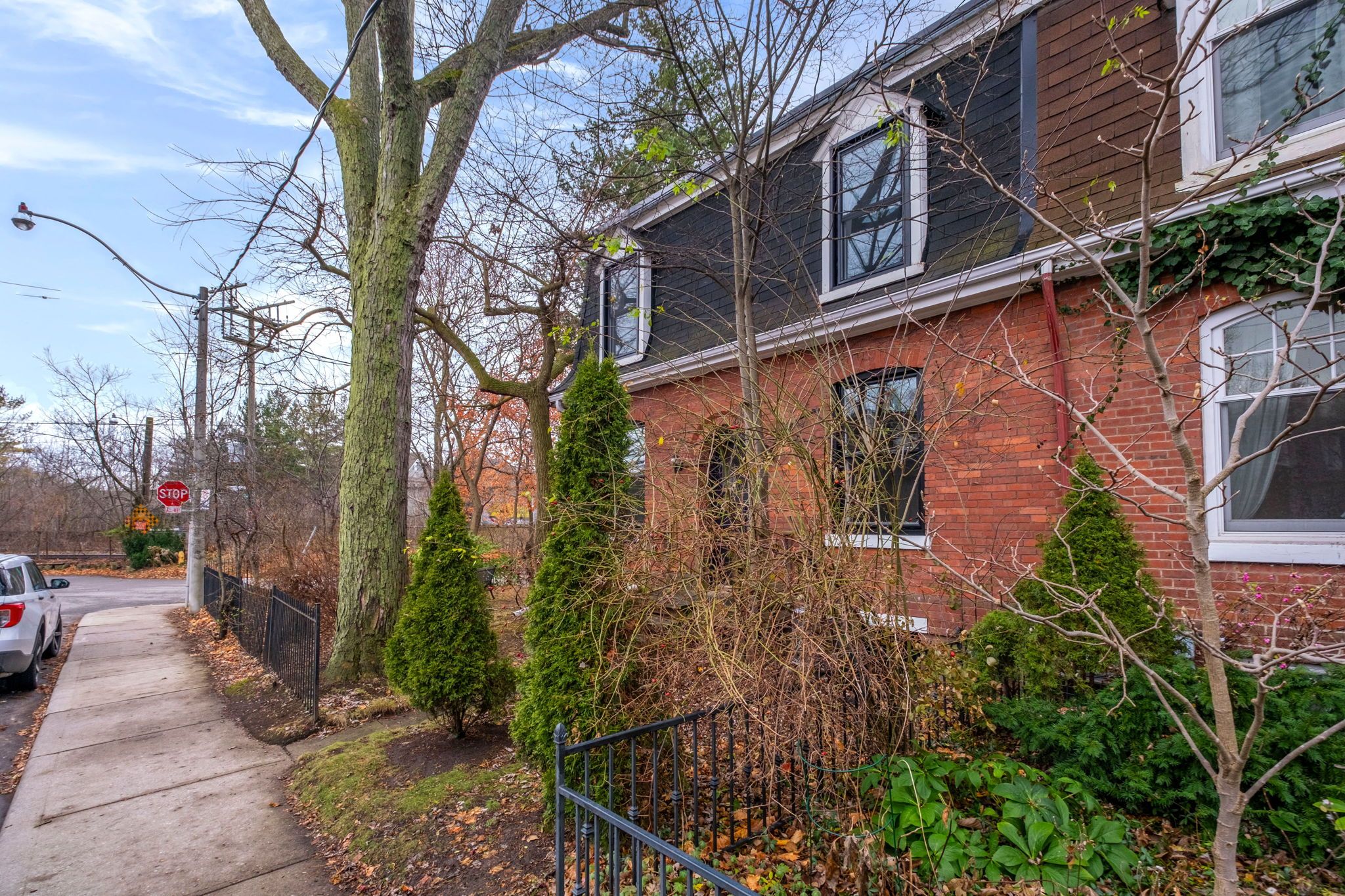 137 Summerhill Avenue