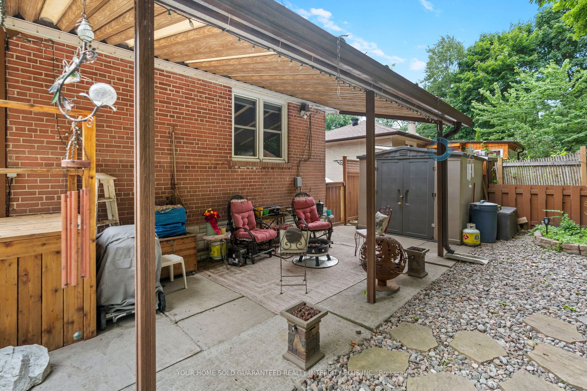 8 Neapolitan Drive