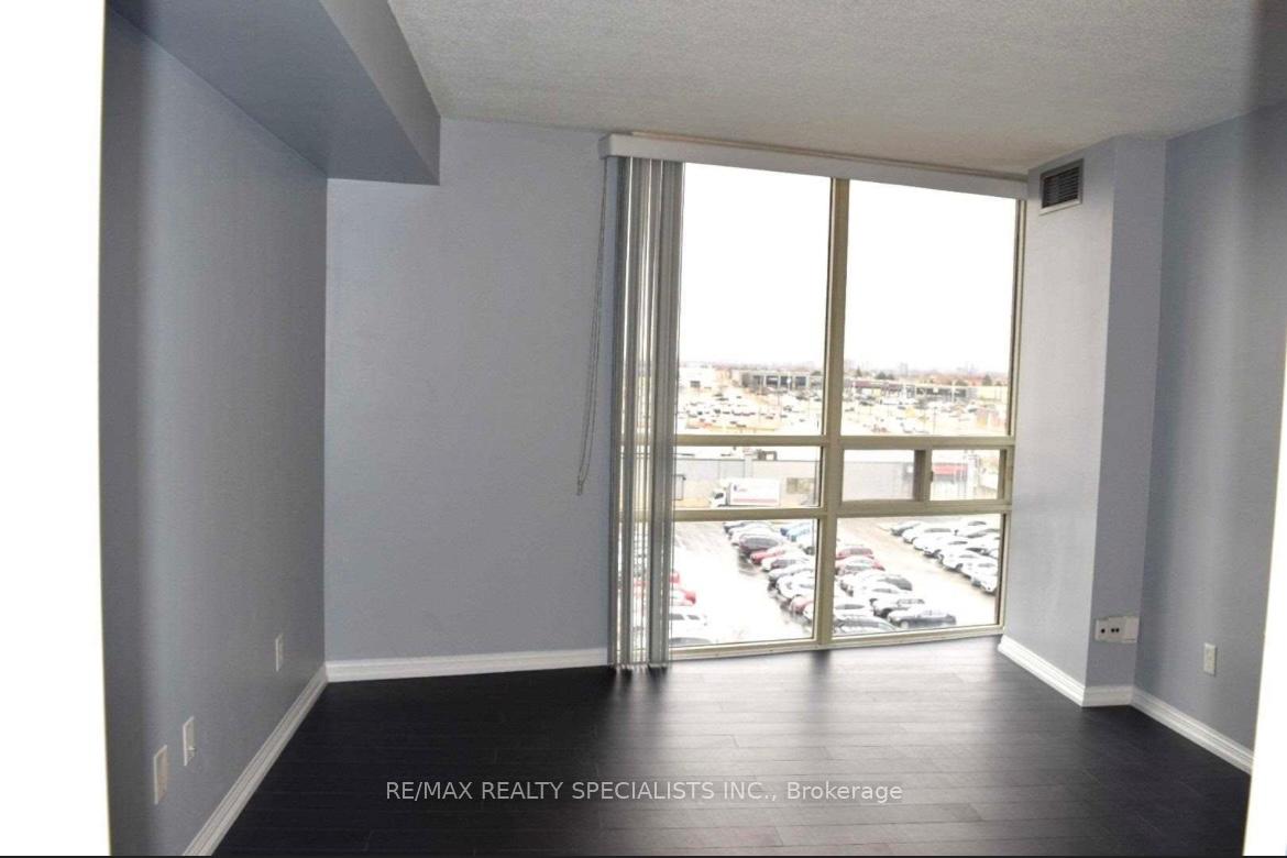 2 Bedrooms Condo at 50 Eglinton, Mississauga For sale