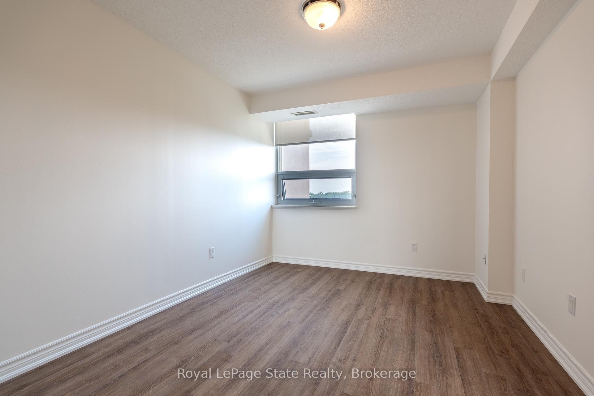 2 Bedrooms Condo at 500 Green,  Hamilton For sale