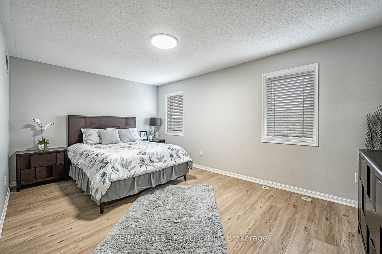 3 Bedrooms Condo at 3050 Rotary, Burlington For sale