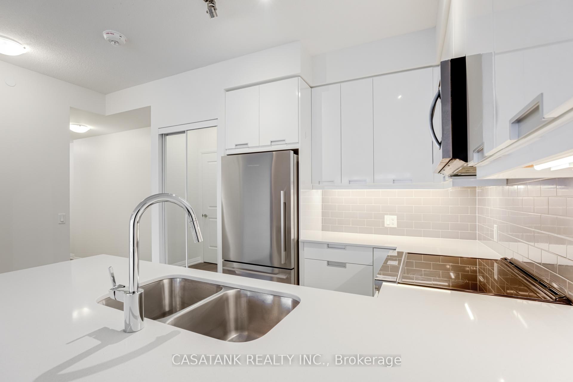 2 Bedrooms Condo at 35 Watergarden, Mississauga For sale